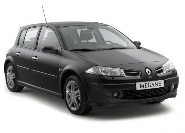 Второто поколение на Megane предизвиква полемика с външния си вид, но пък и печели наградата за кола на годината в Европа през 2003. Семейната кола на Renault със закръглена задница се предлага в спецификация Bifuel, където 1,6-литровият бензинов двигател с 105 к.с. получава вградена газова уредба с 44-литрова газова бутилка на мястото на резервната гумa